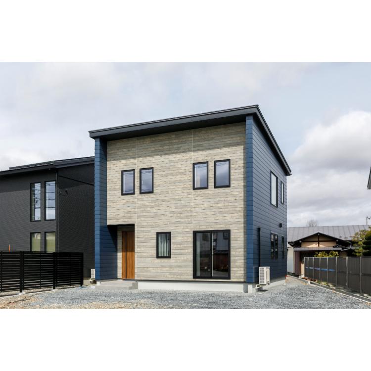 NEW OPEN！吹き抜けのある開放的なLDKの家